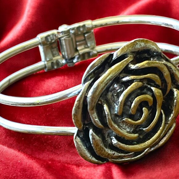 🌹 Vintage Silver Metal Rose Cuff Bracelet - Picture 9 of 10